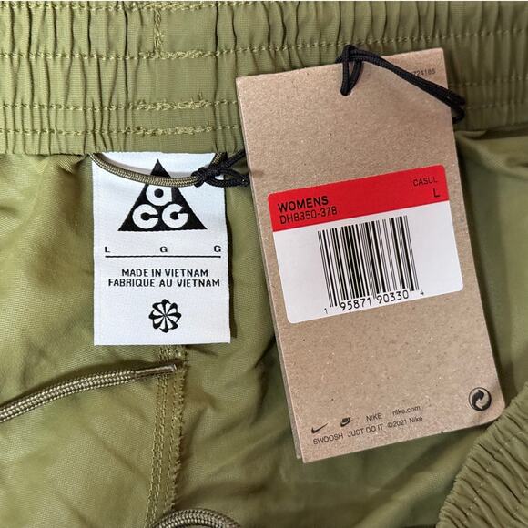 Nike ACG Women’s Oversized Shorts Green Size L - DH8350-378 - Picture 9 of 15